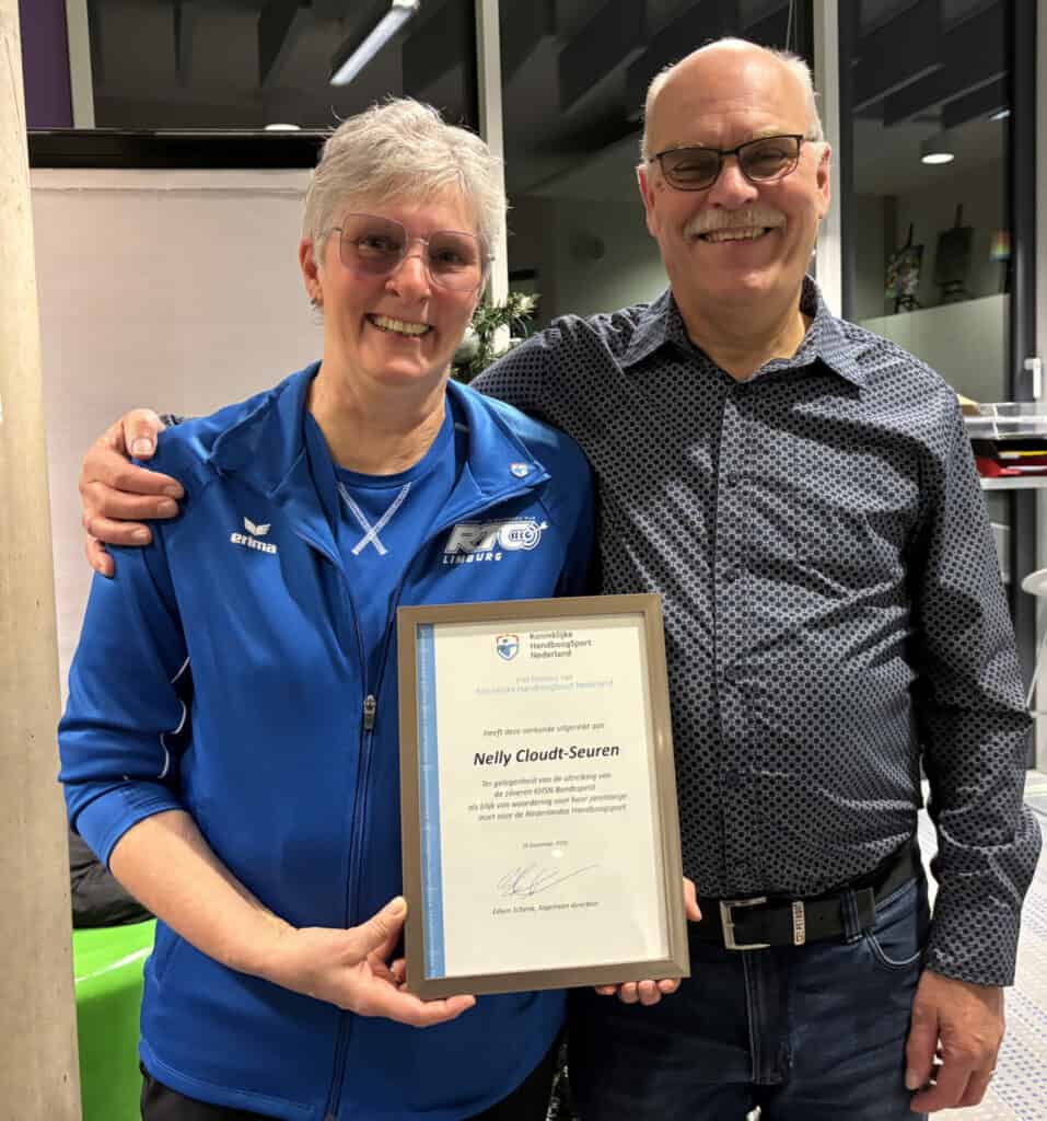 Zilveren Bondsspeld voor Nelly Cloudt